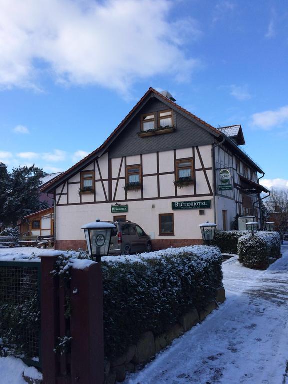 Blütenhotel Village Marburg Exterior foto